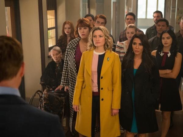 Madchen Amick interpreta a Alice Cooper en la serie y dirigió el episodio final de la temporada | Foto Warner Channel