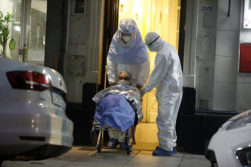 Veintisiete adultos mayores y seis empleados administrativos fueron evacuados del geriátrico de Recoleta en la Ciudad Autónoma de Buenos Aires.