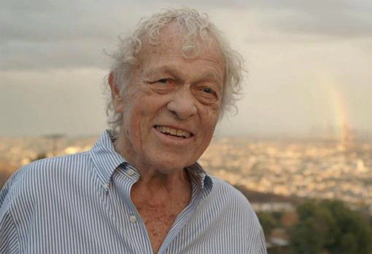 Scotty Bower utilizó como pantalla una estación de servicio en Hollywood para proveer de mujeres y hombres a sus clientes (imagen documental Scotty and the Secret History of Hollywood)