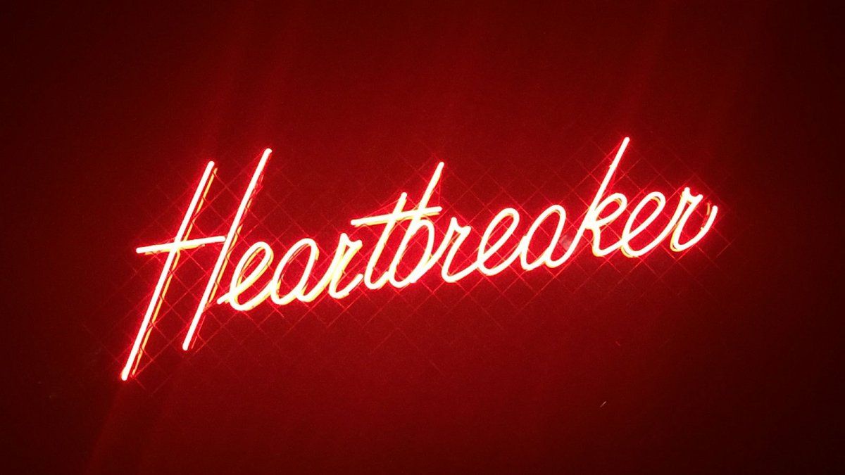 Quizás pienses que has sido el culpable o por el contrario, la otra persona o quizás que hayáis sido los dos… De uno u otro modo, buscar culpables en una ruptura es una forma de evitar enfrentarnos a la situación y a los sentimientos que origina emprender el duro camino del desamor.