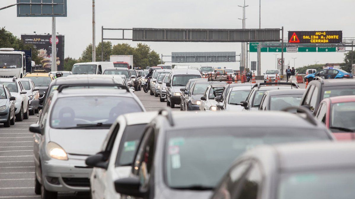 El tránsito en la Capital Federal aumentó considerablemente este lunes.