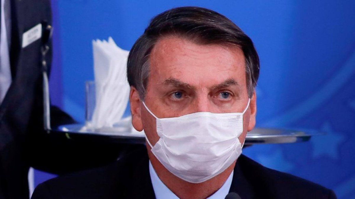 El brasileño se mostró menos polémico en cuanto a la crisis que vive Brasil por la pandemia y lanzó una serie de medidas para combatirla. Además, se lo vio usando barbijo.