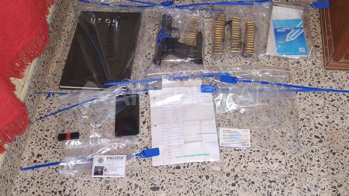 Al agente policial le secuestraron su arma reglamentaria, municiones y su credencial.