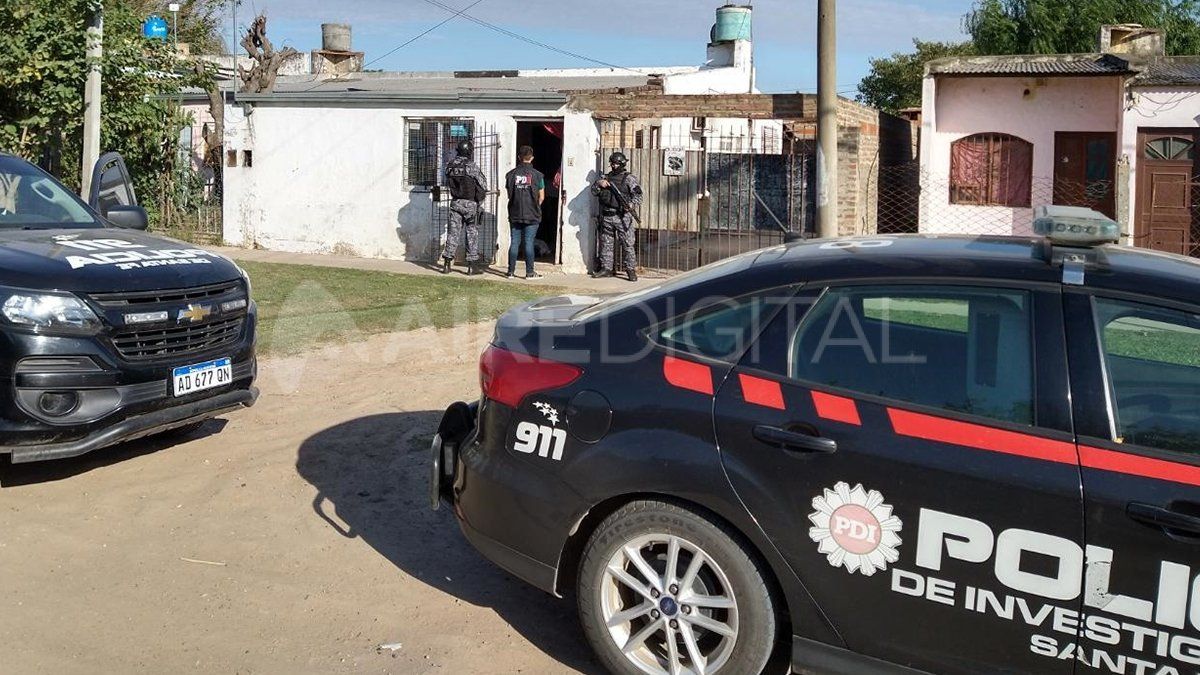 Los sospechosos fueron detenidos en algunos de los 14 allanamientos en distintos lugares del barrio Las Vegas. 