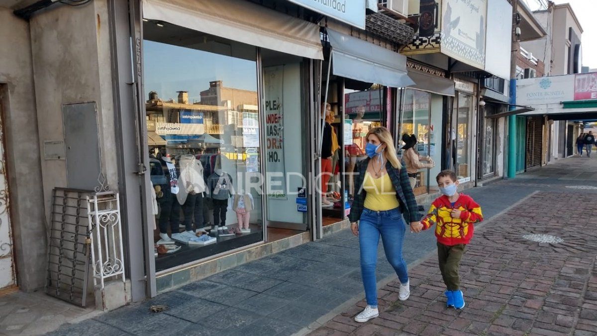 Para ser atendidos, los clientes deberán utilizar su barbijo en todo momento y al momento de ingresar al salón tendrán que desinfectar su calzado.