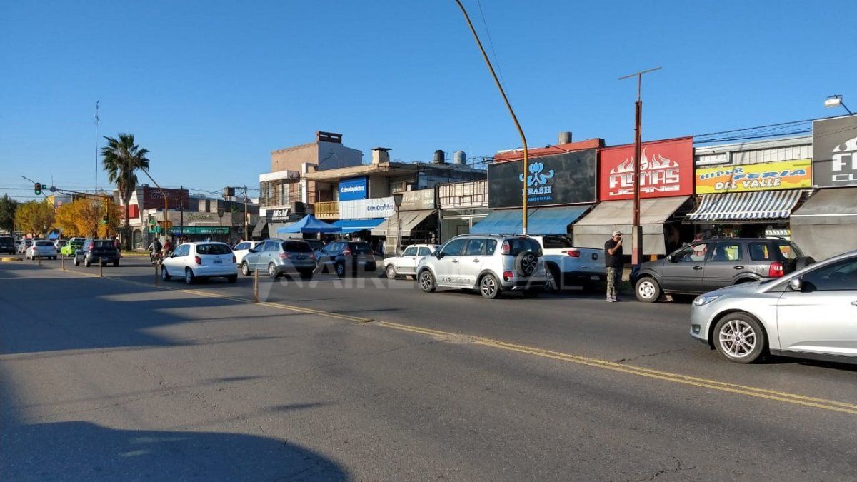 En la cuarta fase de la pandemia y tras la habilitación del comercio minorista en la capital de la provincia los paisajes en las avenidas y paseos comerciales se transformaron. Tanto en el norte de la ciudad como en la zona del microcentro la cantidad de gente que circulaba aumentó considerablemente.