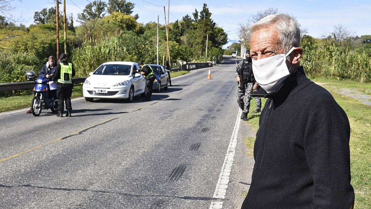Osvaldo Aymo en uno de los controles de la APSV en puestos sanitarios.