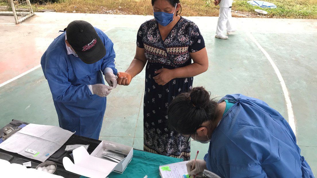 Realizan pruebas de coronavirus en los territorios de la nación Siekopai en Sucumbíos, Ecuador, 27 de abril de 2020.