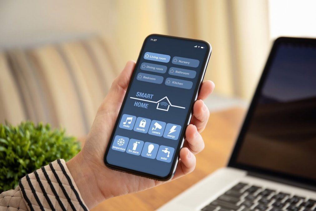 Las empresas de seguridad electrónica entregan a los usuarios aplicaciones desde las cuales se puede realizar el control.