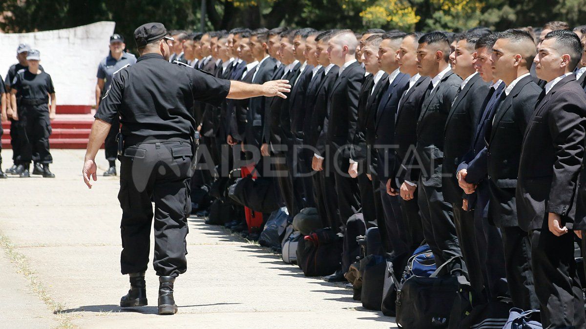 El curso básico de formación policial llevará un año.