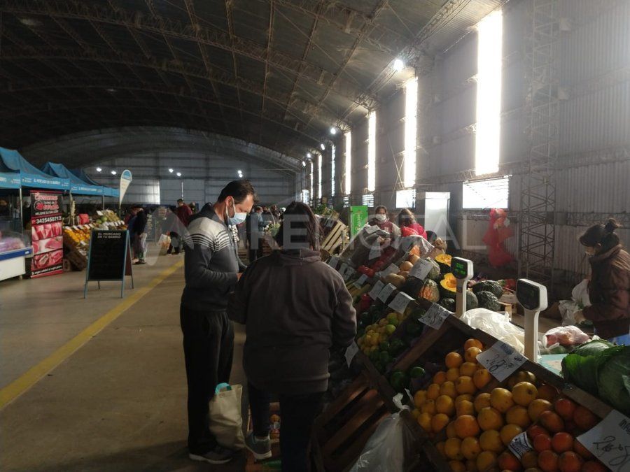 Feria en Aristóbulo del Valle y Callejón Funes