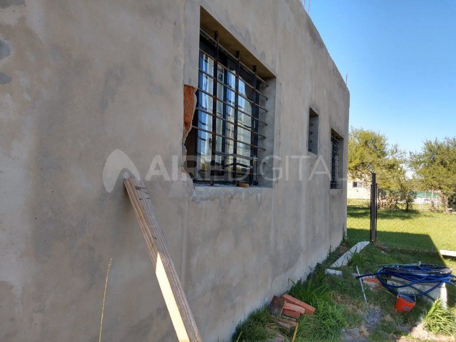 Rompieron la reja y parte de la ventana para entrar