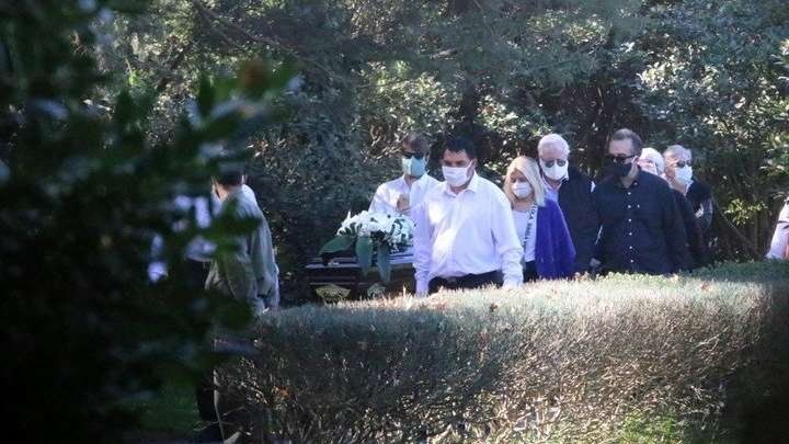 Así despidieron a Sergio Denis en un cementerio de Pilar. (Foto: Clarín.com).