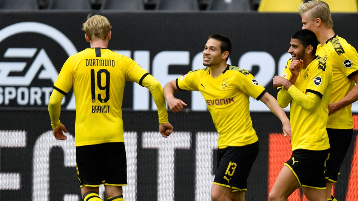 Guereiro de Borussia Dormund festeja luego de convertir frente al Shalke04 en el reinicio de Bundesliga.