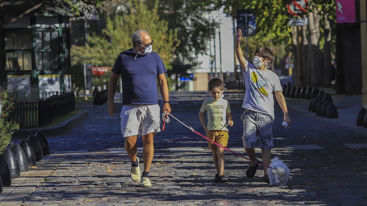 Los chicos menores de 12 años que residen en Caba y cuyos documentos terminen en número par, pudieron realizar salidas recreativas acompañados de un adulto a cargo.