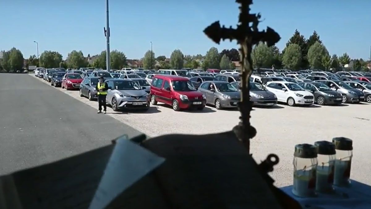 Francia no permite aun las misas con público.