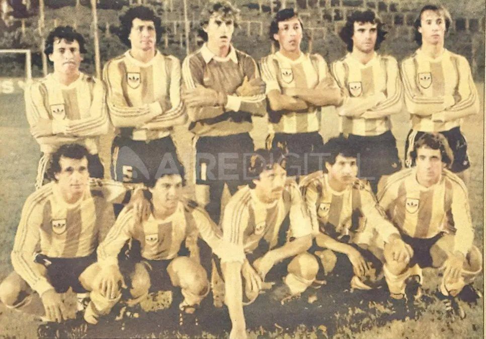 El once tatengue que se hizo presente en Rosario para disputar el clásico santafesino el 18 de mayo de 1981. Foto: Archivo Aire Digital.
