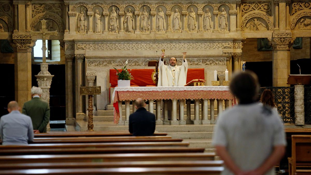 Una misa en la iglesia Santa Teresa D