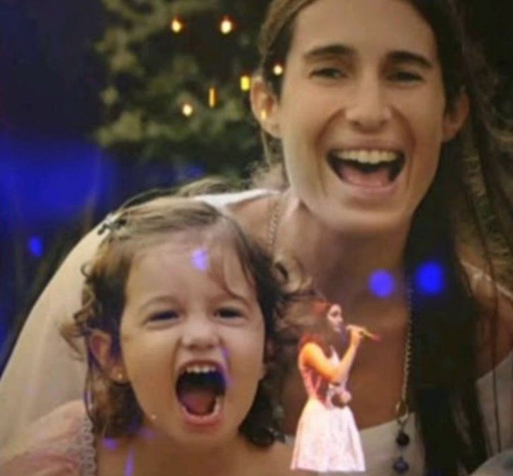 Romina Yan con Azul, su hija menor.