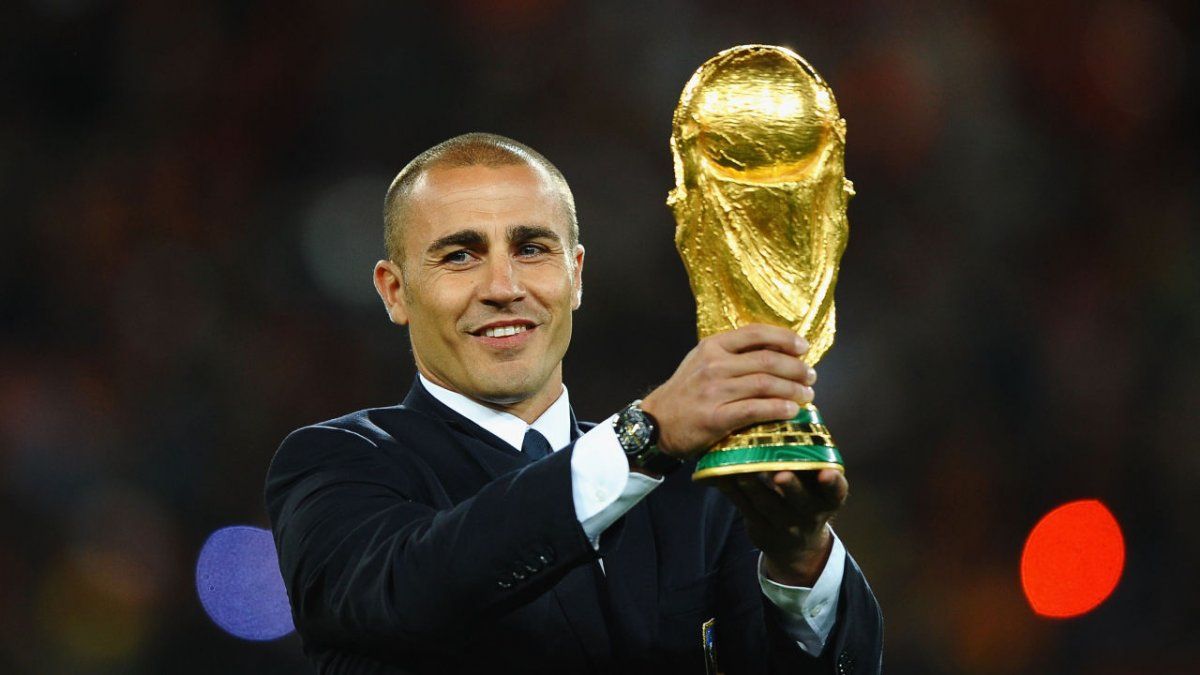 Fabio Cannavaro es considerado uno de los mejores defensores en la historia del fútbol italiano. Jugó en equipos como Parma, Juventus, Real Madrid, además de la selección nacional.