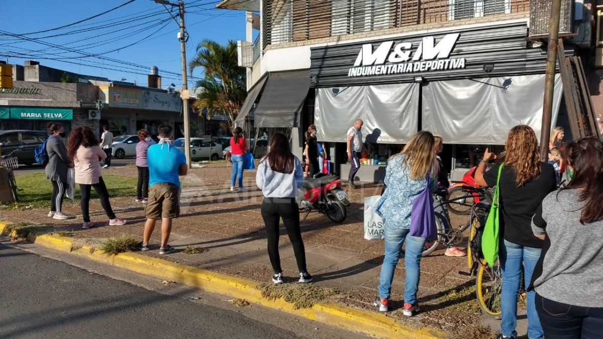 Los comercios abrieron en toda la provincia.