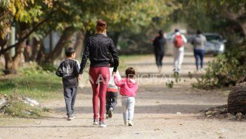 Los menores deberán estar acompañados por un adulto. 