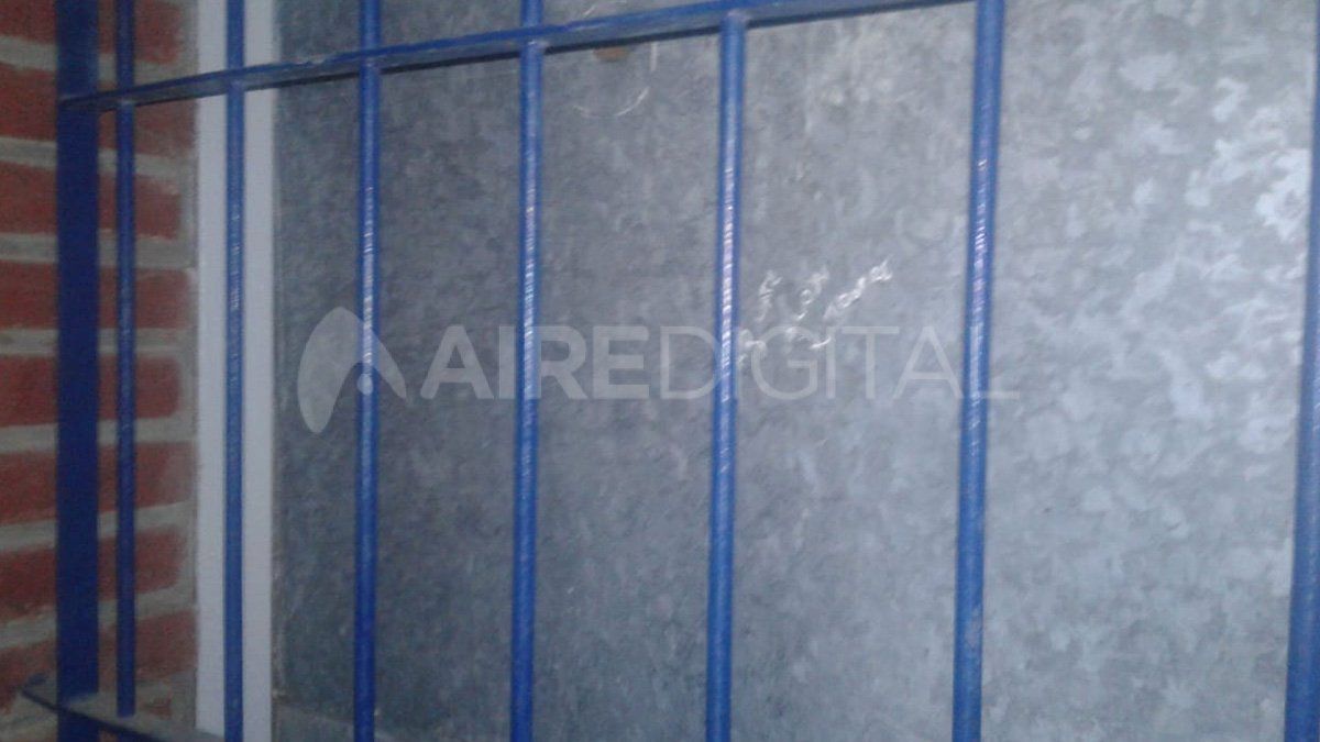 Varias balas impactaron en el domicilio de calle Cafferata. La policía investiga las circunstancias y motivos del violento episodio.