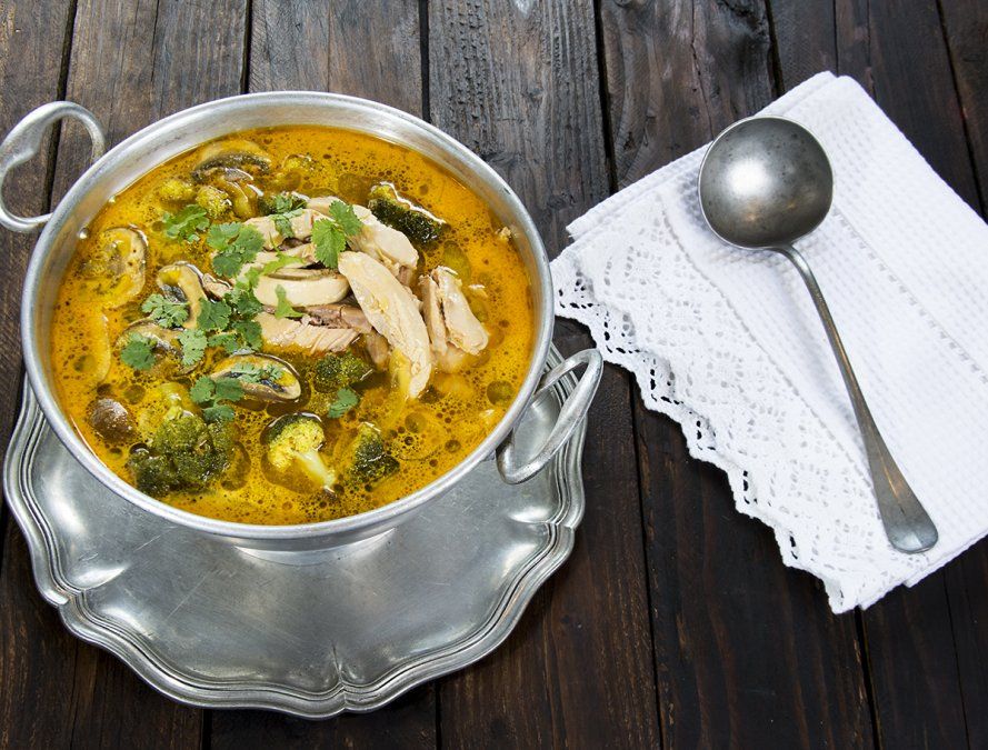 Sopa crema de curry.