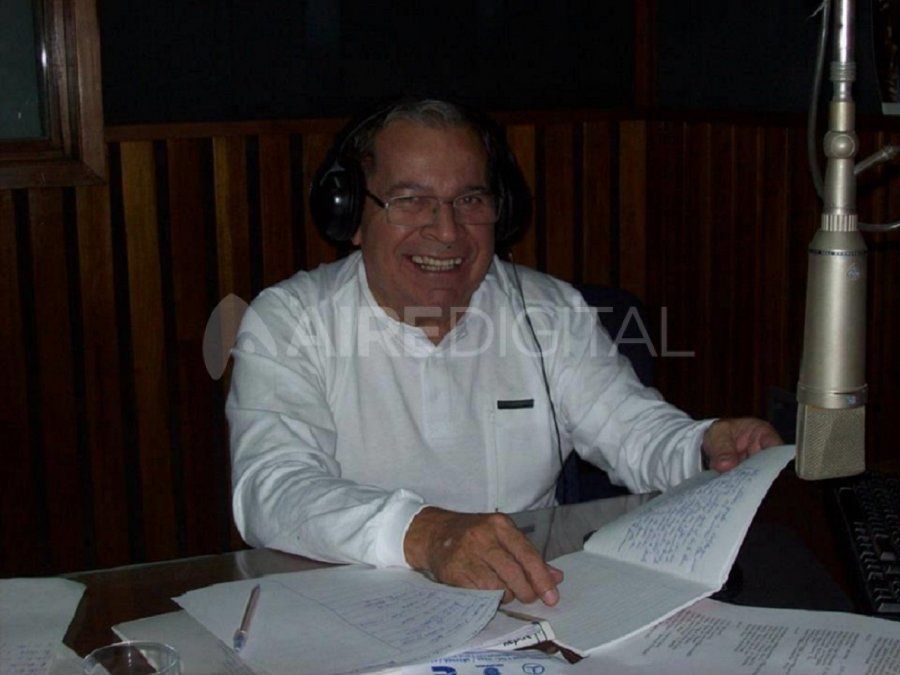 El Moncho en la radio. Comenzó en 1988, en el programa de Luis Mino, La Punta del Ovillo. Luego vinieron sus programas propios: La Carpa del Moncho y Noche, Luz y Moncho