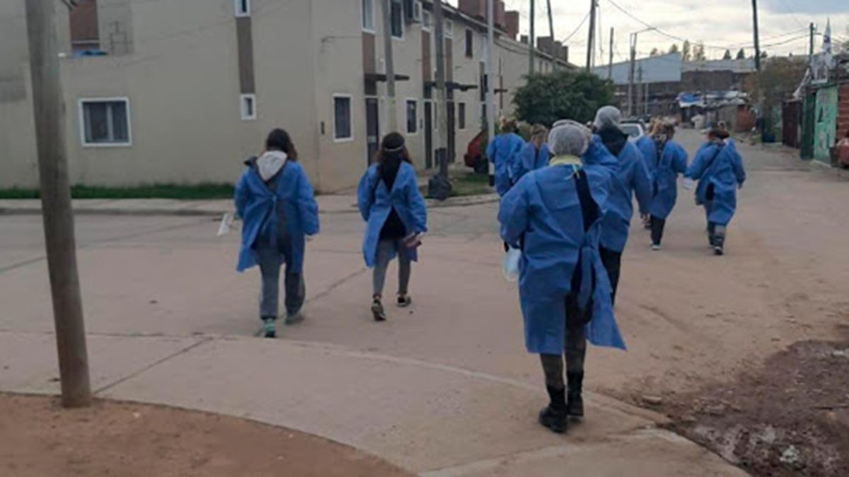 Operativo de aislamiento el asentamiento Villa Azul, ubicado en el límite de los distritos de Quilmes y Avellaneda, en la provincia de Buenos Aires.