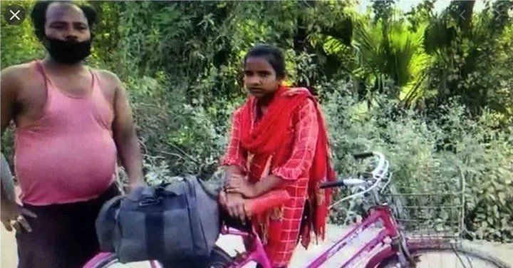 Jyoti dijo que ella y su padre se arriesgaban a padecer hambre si se hubieran quedado en Gurugram, un suburbio de Nueva Delhi, sin ingresos en medio del confinamiento implementado en la India a causa del coronavirus. 