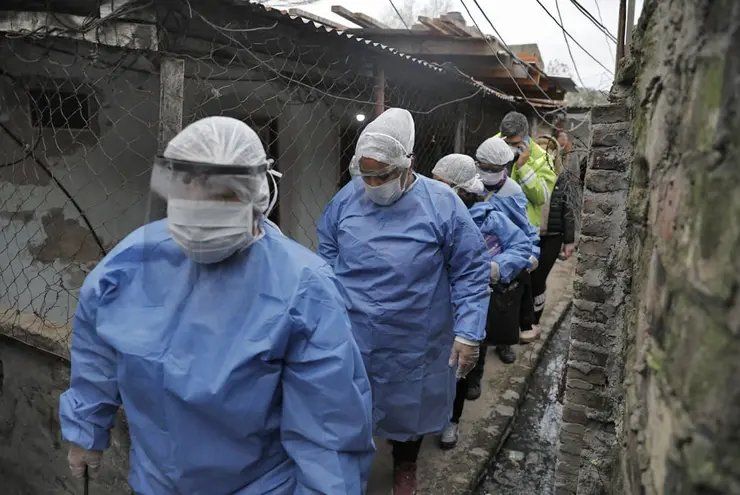 Los agentes del Dispositivo Estratégico de Testeo para Coronavirus en Terreno de Argentina (DETeCTAr) fueron casa por casa Fuente: LA NACION - Crédito: Santiago Filipuzzi