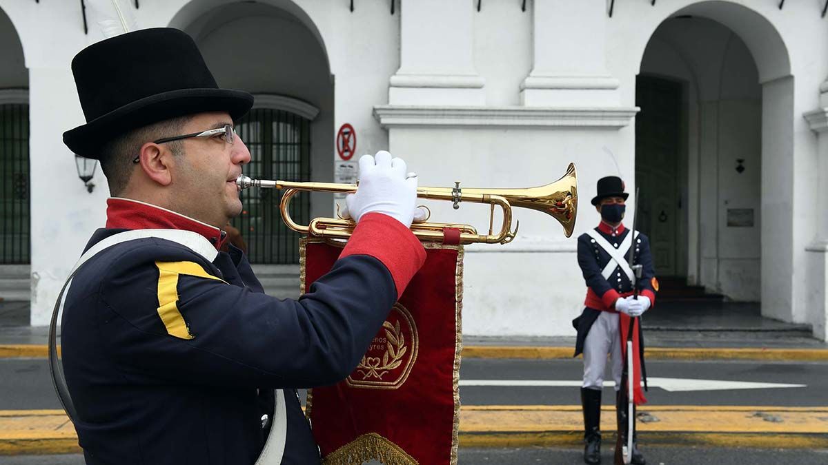 En medio de la pandemia y sin actos multitudinarios, el gobierno nacional celebró este lunes con distintos actos el aniversario de los 210 años de la Revolución de Mayo y la conformación del primer gobierno patrio.