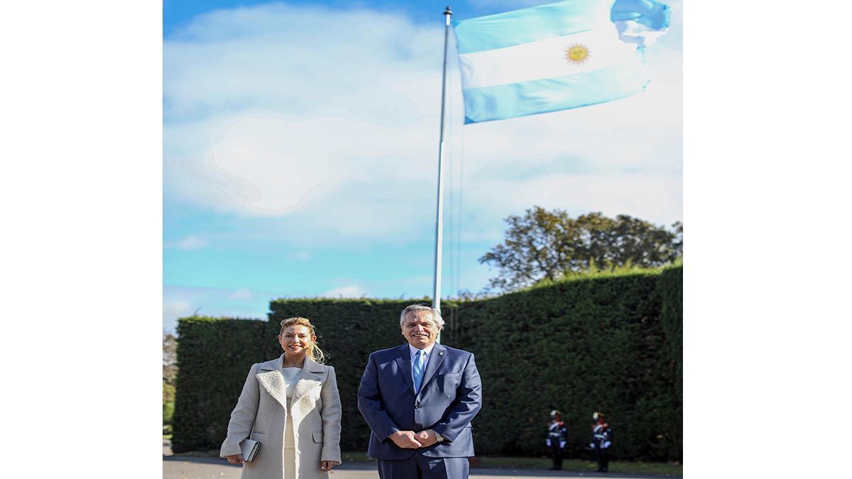 En medio de la pandemia y sin actos multitudinarios, el gobierno nacional celebró este lunes con distintos actos el aniversario de los 210 años de la Revolución de Mayo y la conformación del primer gobierno patrio.