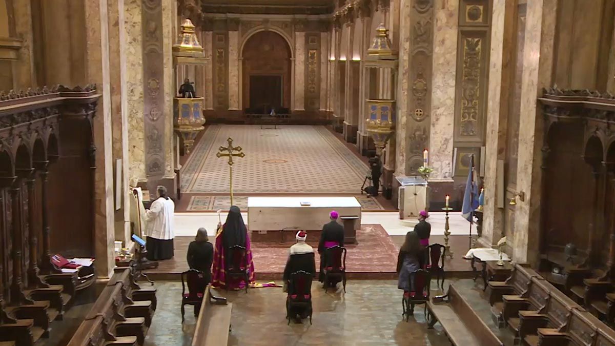 El arzobispo de Buenos Aires y cardenal primado de la Argentina, Mario Poli, encabezó el Tedeum por el 25 de Mayo, la tradicional celebración de la Iglesia católica por el aniversario de la Revolución, de la cual participó el presidente Alberto Fernández de manera virtual.