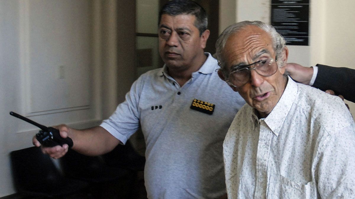 El cuádruple femicida platense Ricardo Barreda murió hoy de un paro cardíaco a los 83 años en un geriátrico del partido de San Martín en el que se hallaba alojado desde hacía varios meses, informaron fuentes policiales.