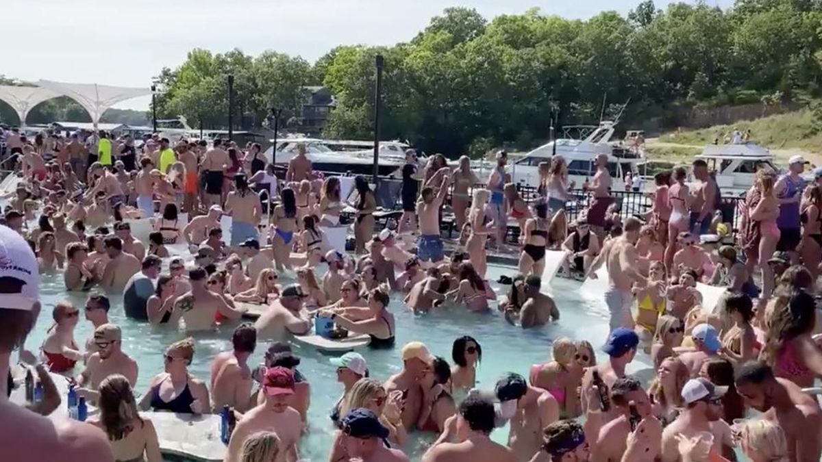 Multitudes en el lago Ozarks (Misuri), el pasado fin de semana.