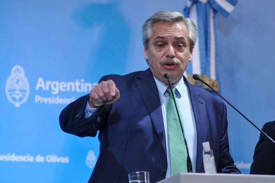 Alberto Fernández firmó el decreto 329/2020 que impide la posibilidad de despedir sin causa justificada a trabajadores.