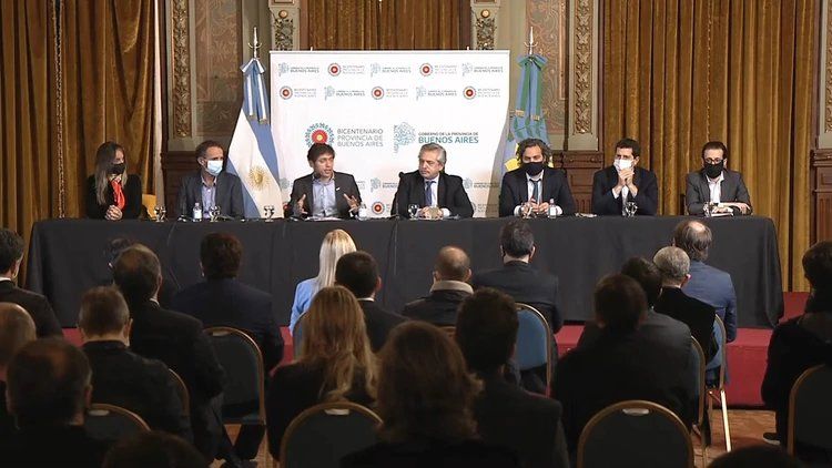 La mesa central que lideraron Alberto Fernández y Axel Kicillof.