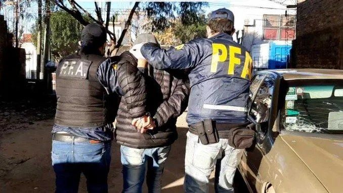 Los detenidos le habían robado a la mujer y luego la abandonaron ilesa cerca del shopping de Moreno