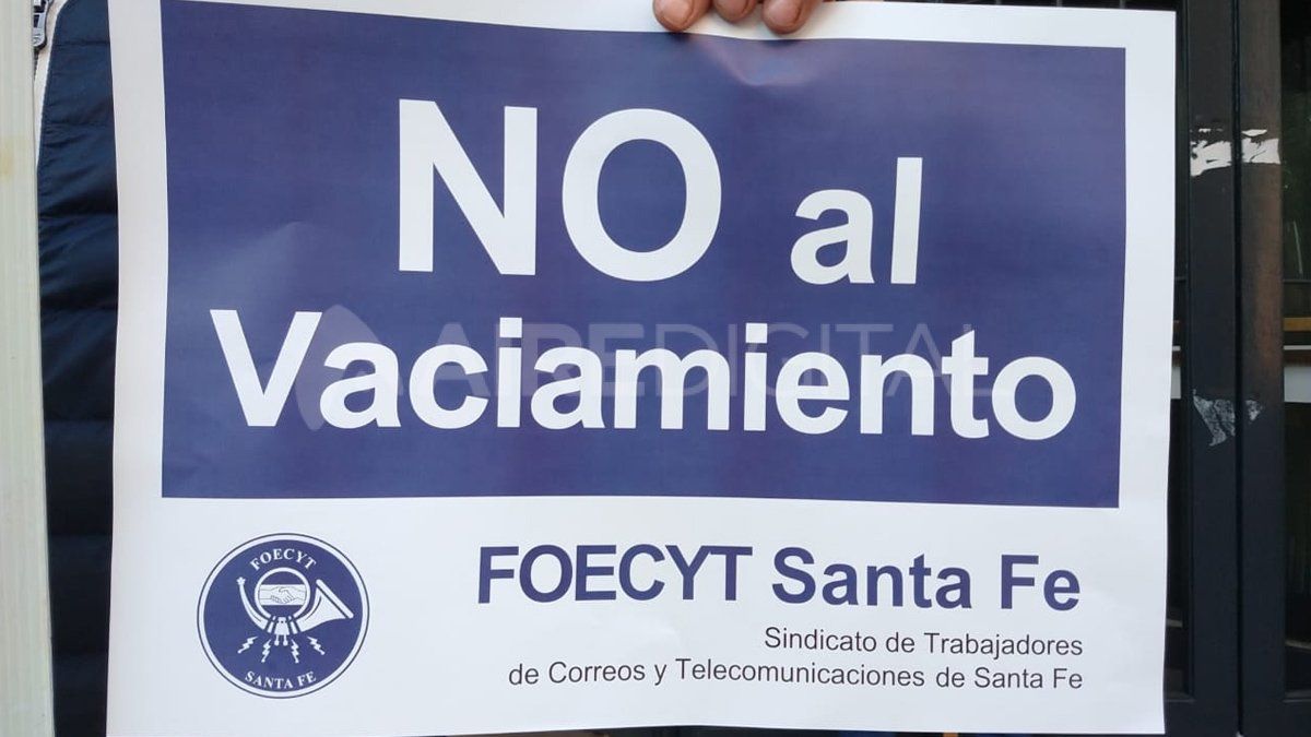 Los trabajadores denunciaron vaciamiento del Correo Oficial mediante irregulares contrataciones de transportes.