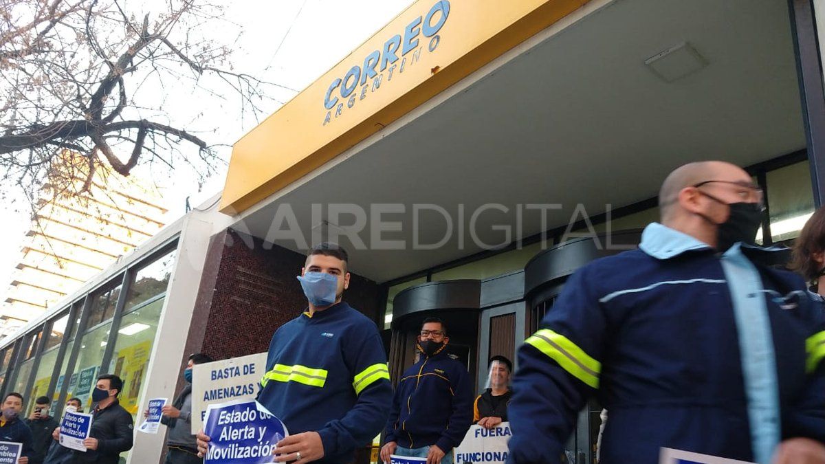 Los trabajadores del Correo Argentino también reclaman ser llamados a paritarias.