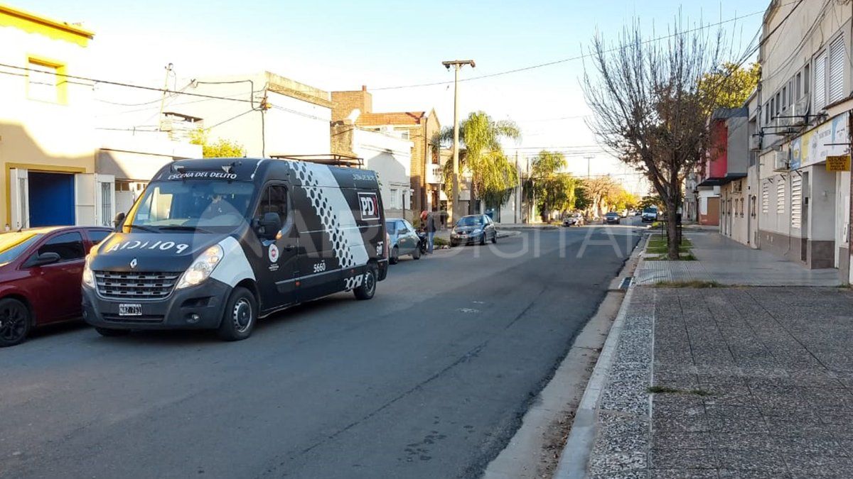 Cerca de las 9 llegó personal de la Agencia de Investigación Criminal a la escena del hecho.
