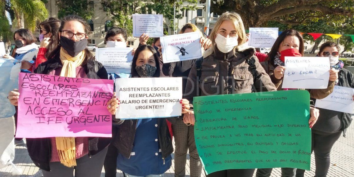 Los docentes y asistentes escolares reemplazantes solicitaron un salario de emergencia.