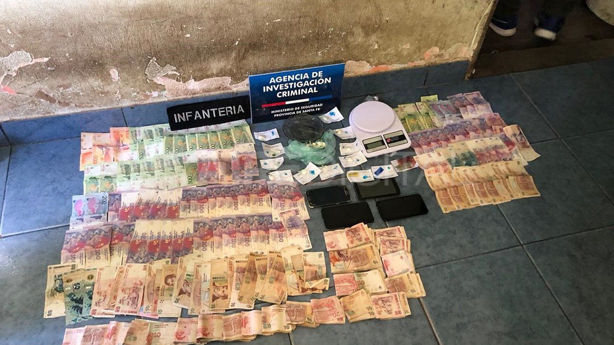 Secuestro. El material estupefaciente y dinero que fue secuestrado.