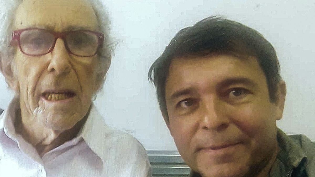 El femicida Ricardo Barreda junto a su biógrafo Pablo Marti, la única persona que lo visitaba en un geriátrico de la localidad de José C.Paz. 