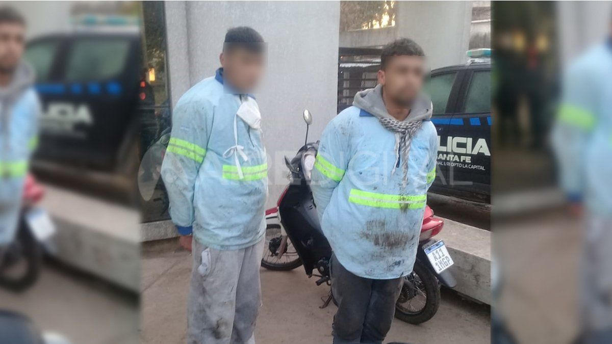 El final. El momento en que fueron detenidos y esposados los delincuentes.