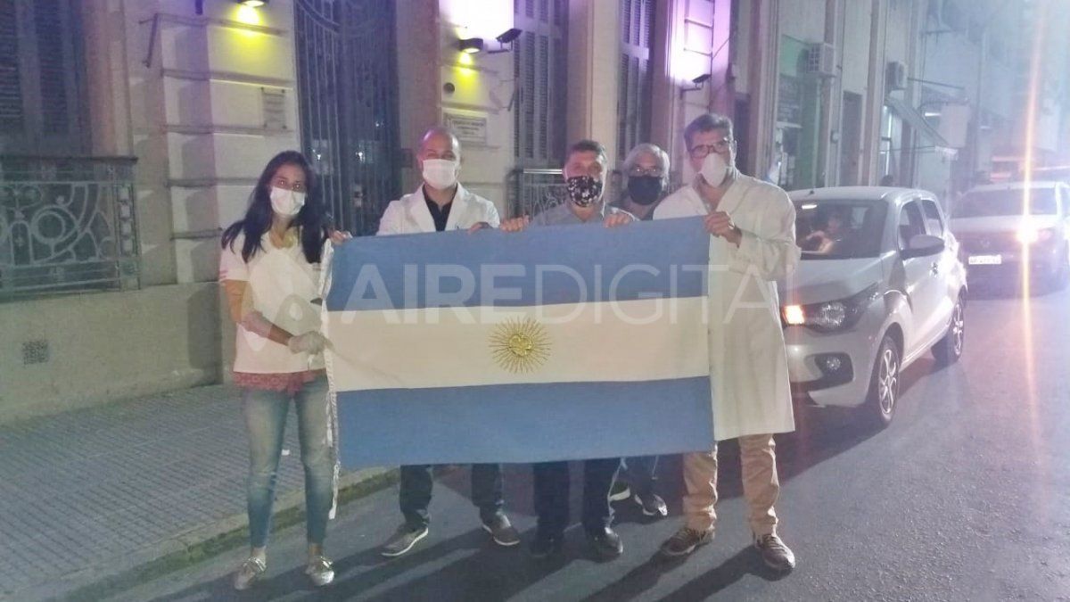 En contra de la discriminación” que sufren en medio de la pandemia de coronavirus, los profesionales de la salud marcharon a los bocinazos.