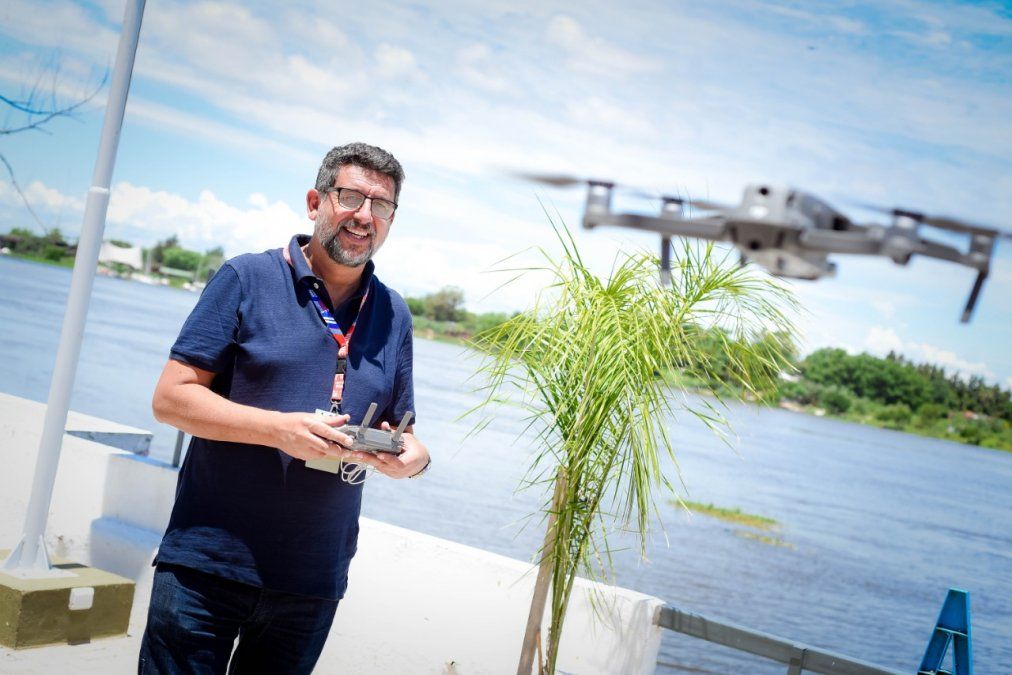 Taleb tiene 55 años y hace rato que profesionalizó su pasión por el video: tiene la sala de edición al lado de su consultorio odontológico.