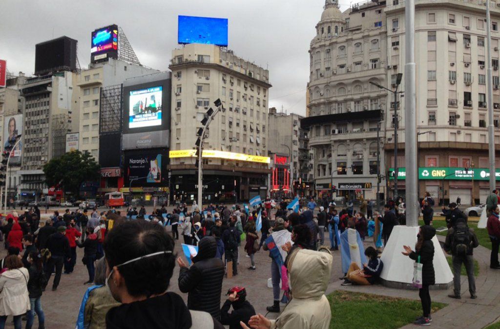 Caravana en contra de la cuarentena.